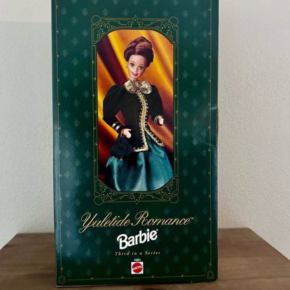 Yuletide Romance 1996 Mattel
Barbie Hallmark Special Edition Doll - Picture 2 of 8